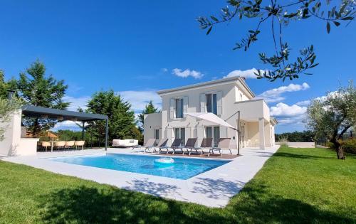 Villa Eden Hill — 4-Star Luxury Hotel in Vizinada, Croatia