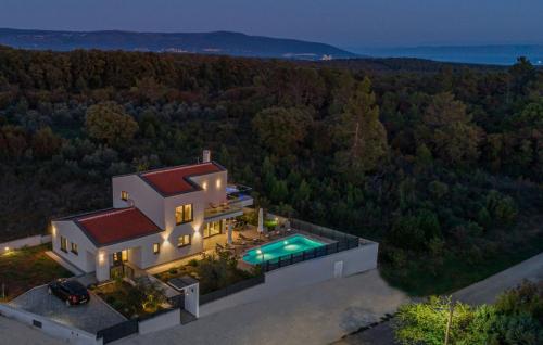 Villa Izabel with hot Whirpool — 4-Star Luxury Hotel in Marcana, Croatia