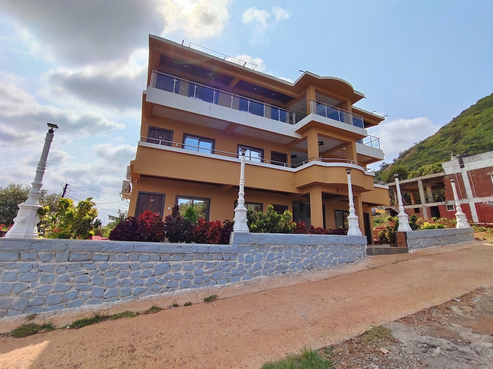 Hotel Kadam Palace in Mahabaleshwar, India