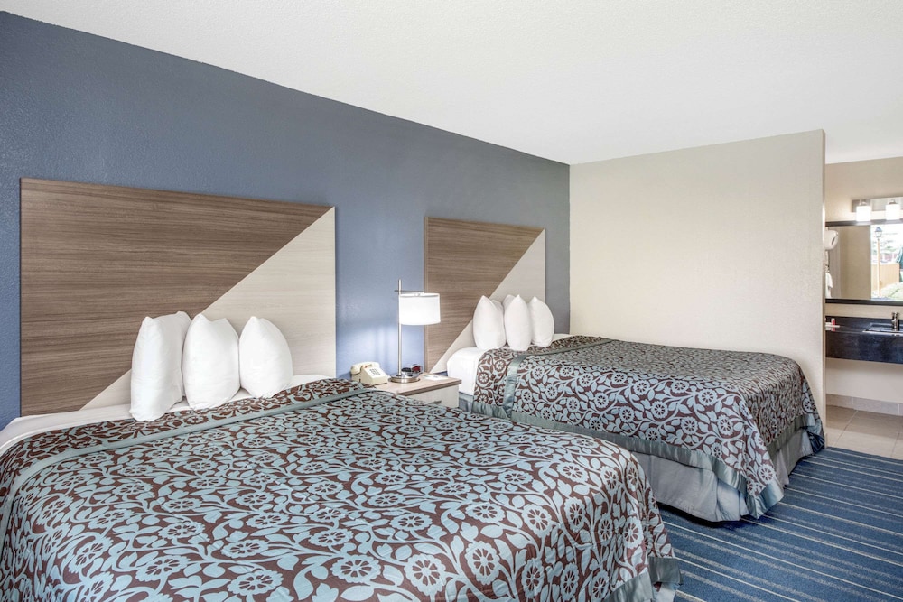 Days Inn by Wyndham Salem - photo 14