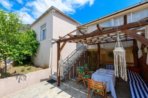 Adamou Family House — 4-Star Luxury Hotel in Prinos, Greece
