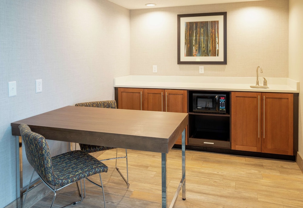 Hampton Inn Duluth Canal Park - photo 11