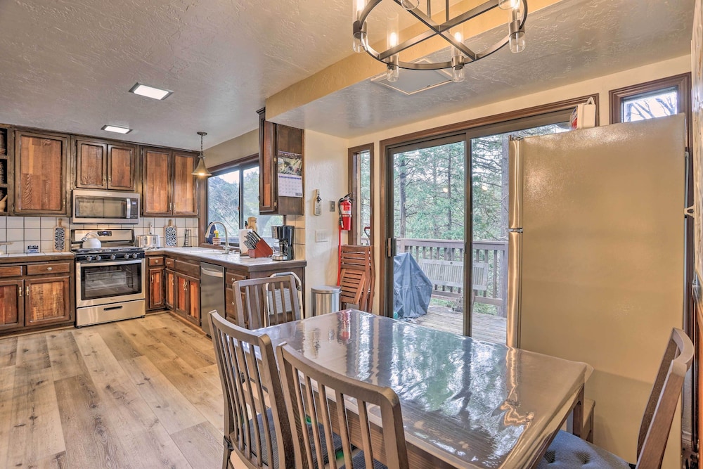 Woodsy Twin Peaks Getaway with Hot Tub and Views