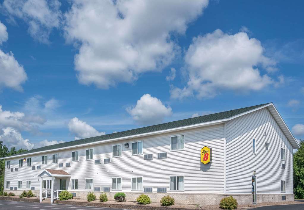 Super 8 by Wyndham Phillips - featured photo