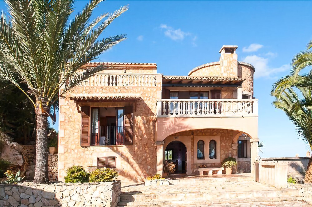 Finca Roca — 4-Star Luxury Hotel in Felanitx, Spain