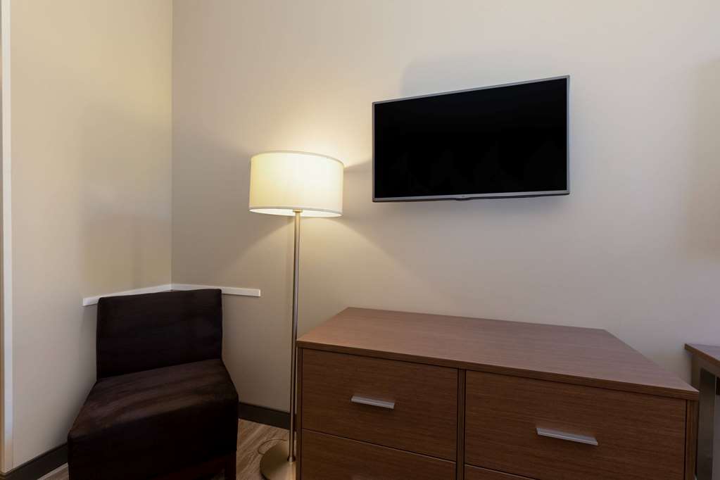 La Quinta Inn & Suites by Wyndham Tulsa Downtown Route 66 - photo 23