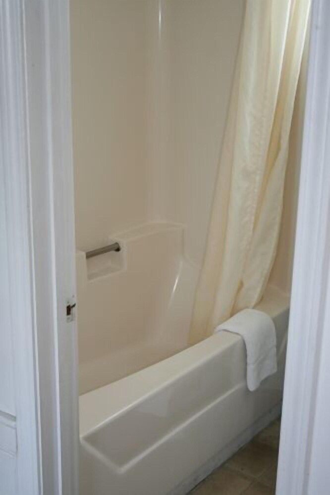Nautical Motel and Suites - photo 96