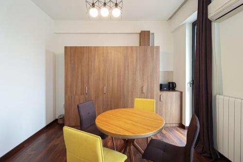 Modern Vake Retreat By Wehost