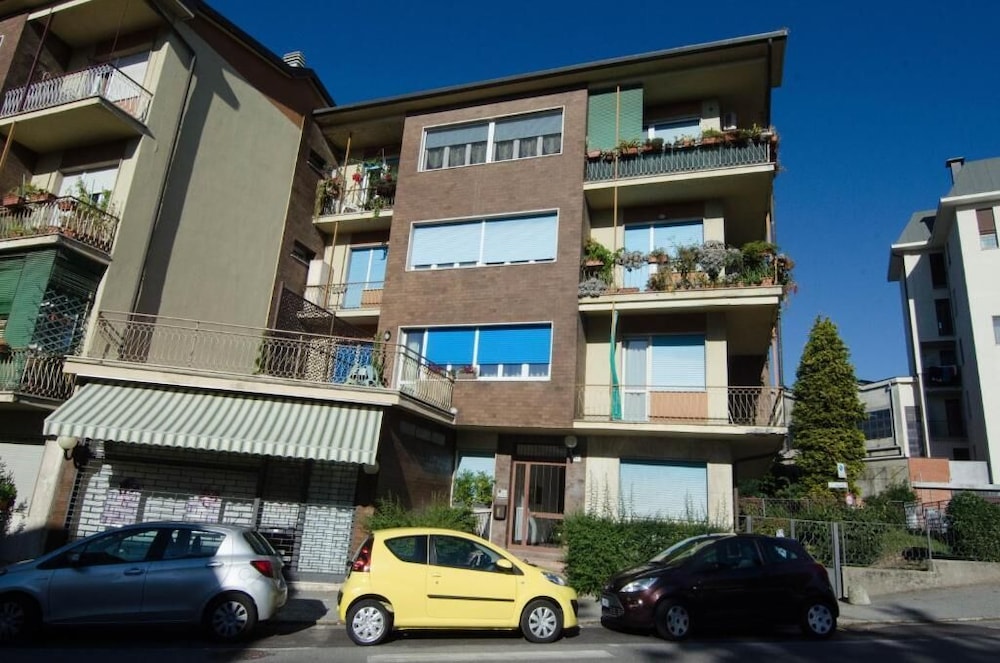 Varese Comfort Room — Varese