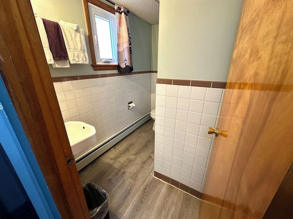 White Mountain Motel And Cottages - photo 46