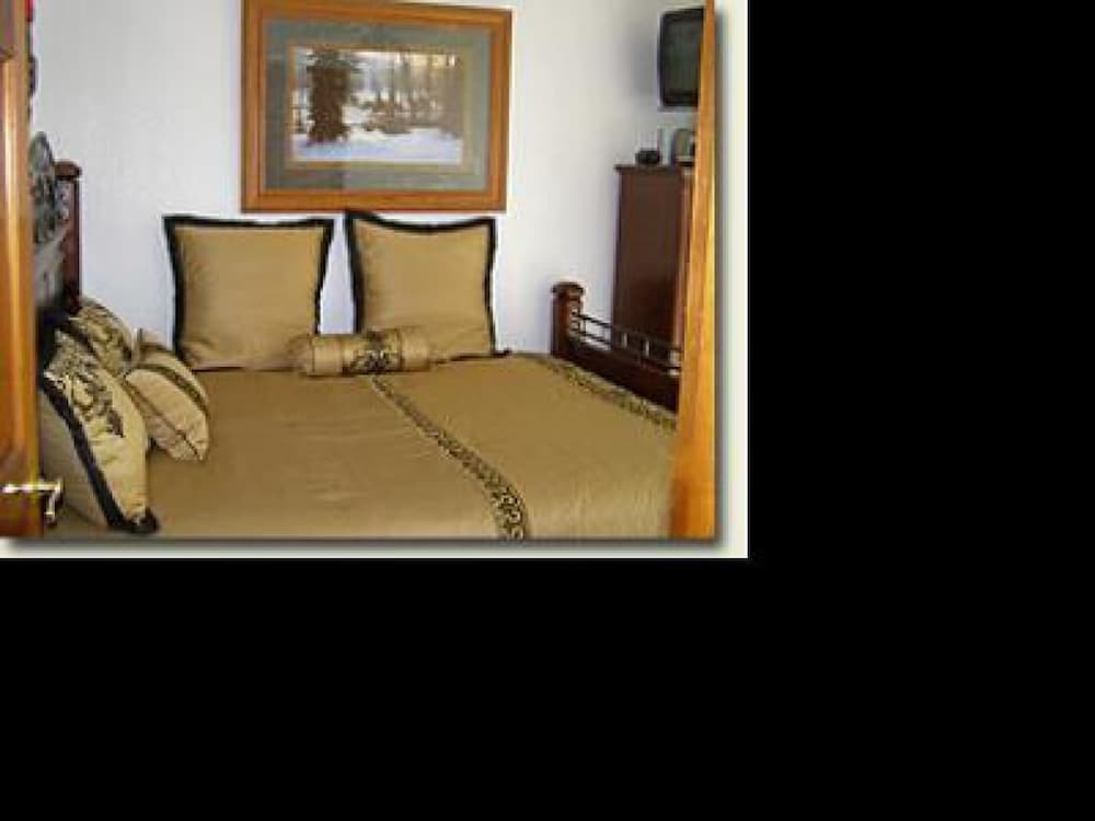 Tavares Inn - photo 2