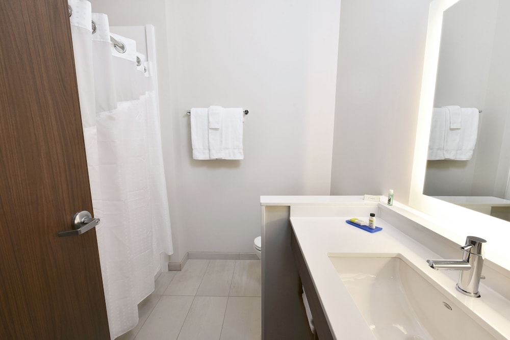 Holiday Inn Express & Suites Madisonville by IHG - photo 11
