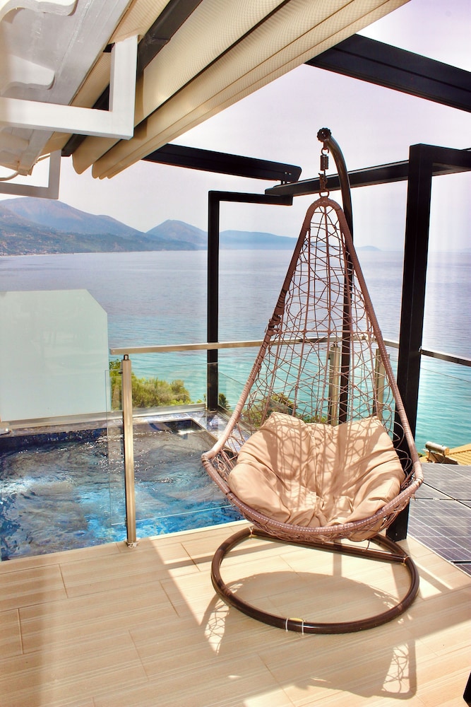 Qeparo Napolon Complex - carbon neutral hotel in Himare