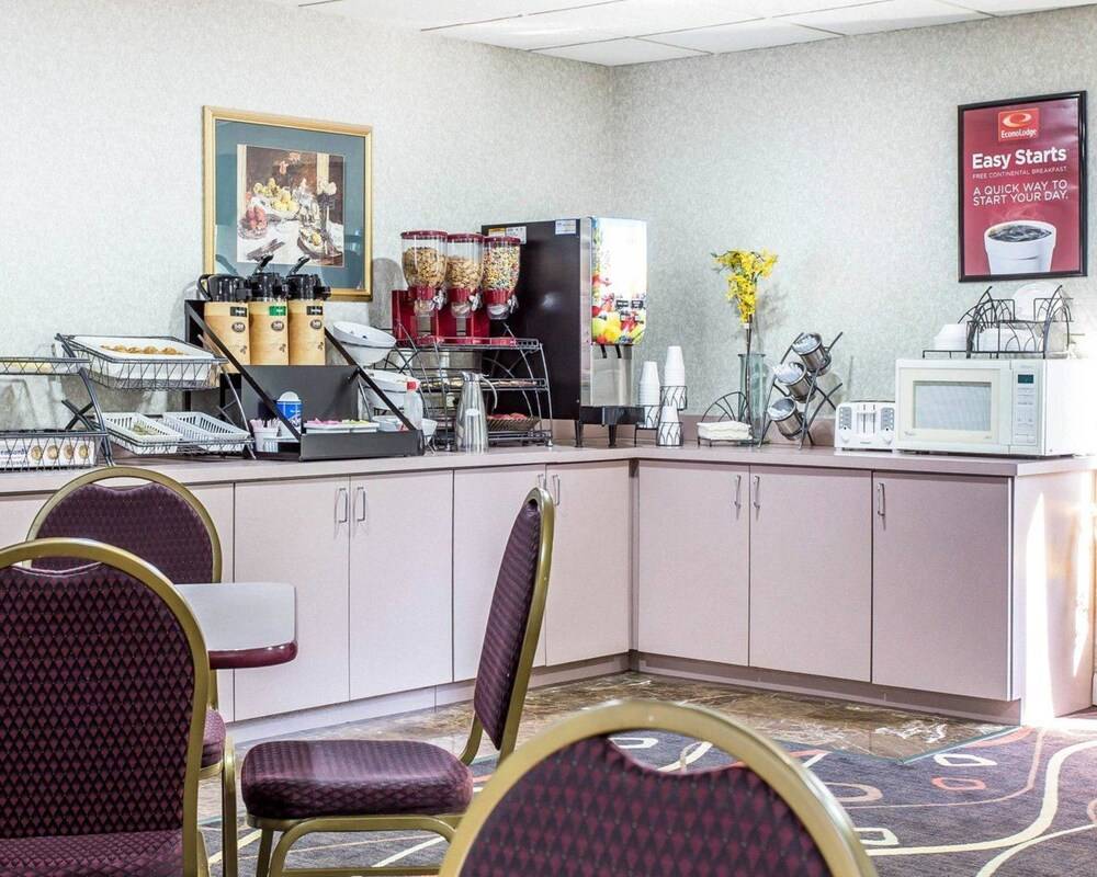 Econo Lodge Inn & Suites Marietta near Dobbins ARB - photo 35