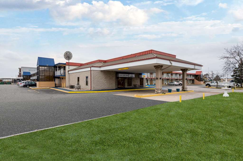 Days Inn by Wyndham Perrysburg Toledo - photo 4