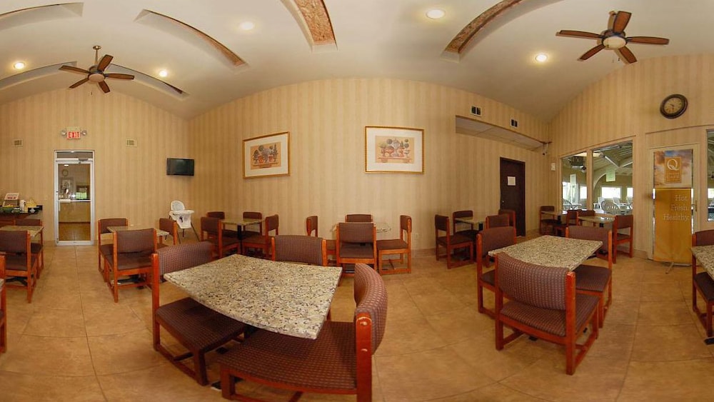 Baymont by Wyndham Youngstown - photo 10