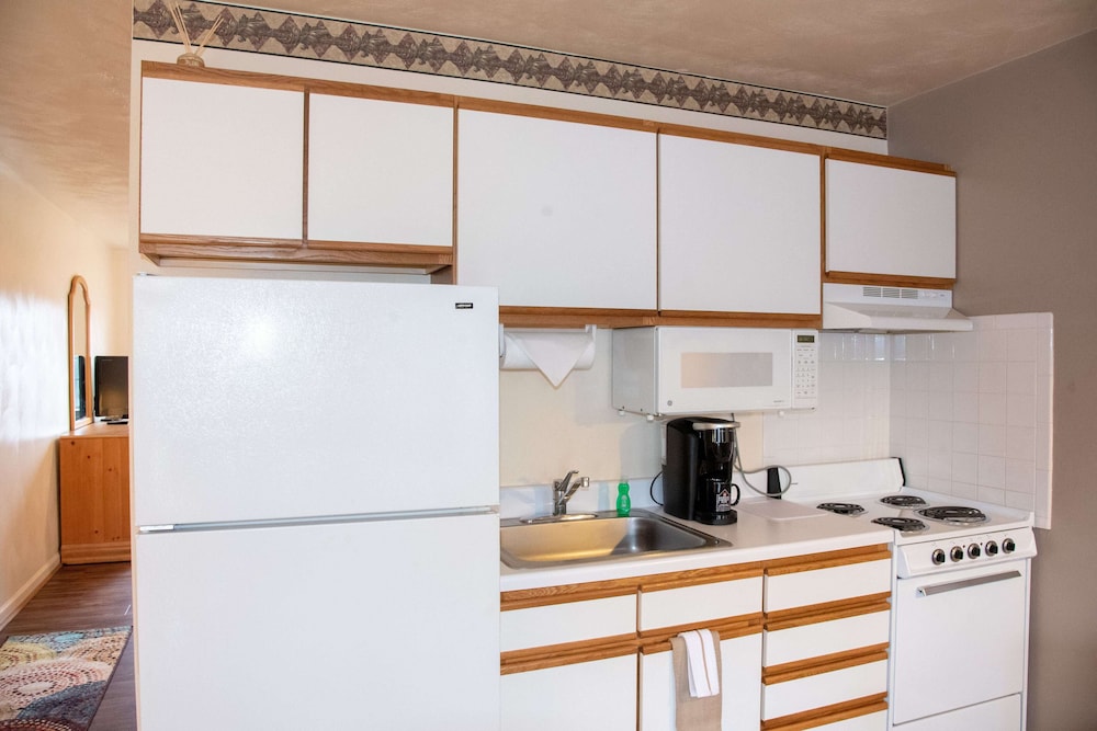 Affordable Corporate Suites of Overland Drive - photo 24
