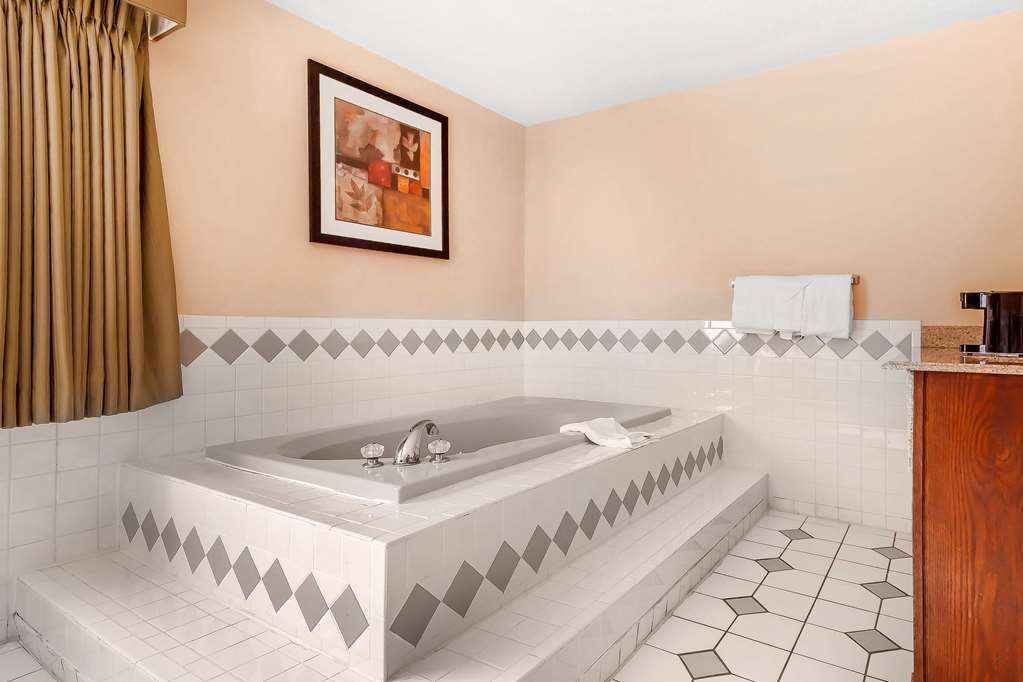 Quality Inn & Suites Owasso - photo 17
