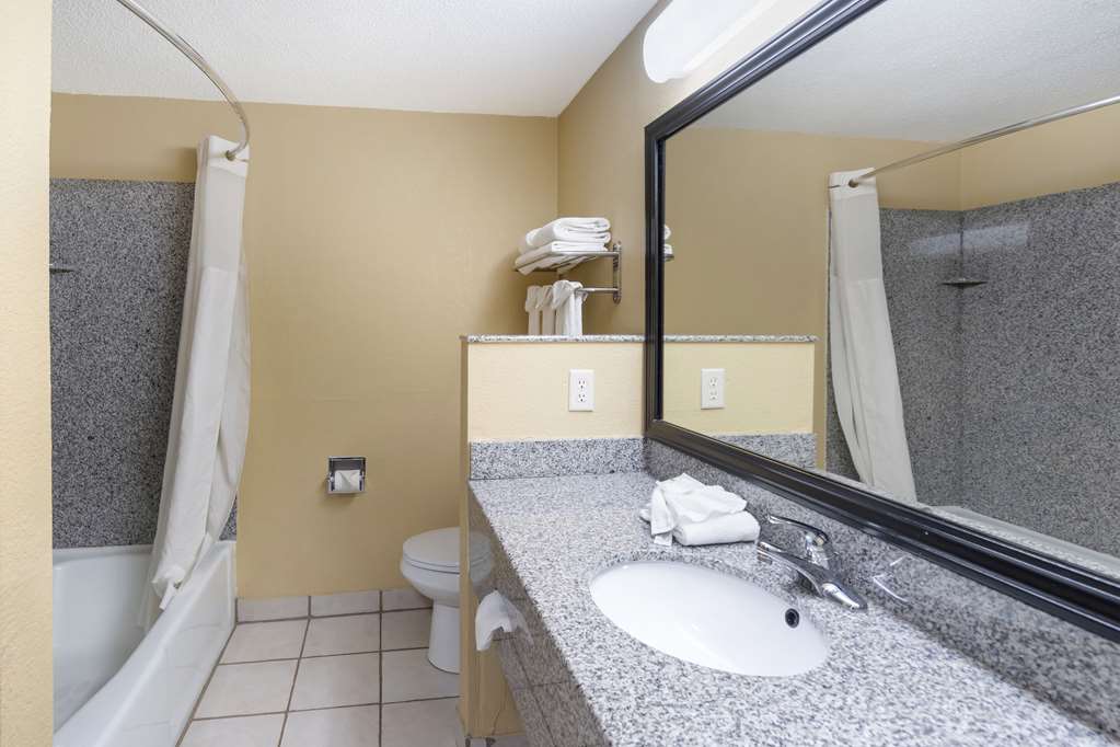 Quality Inn & Suites Bloomington University Area - photo 16