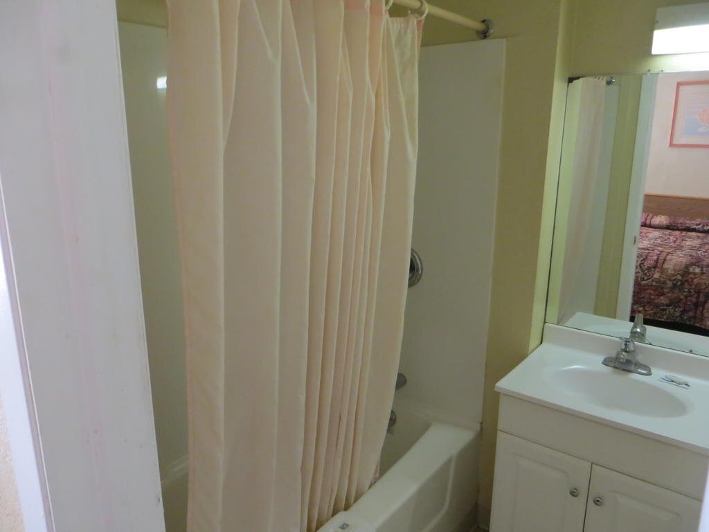 Economy Inn Fort Dodge - photo 13