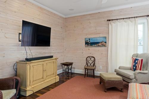 Marsh Madness by Oak Island Accommodations - photo 24