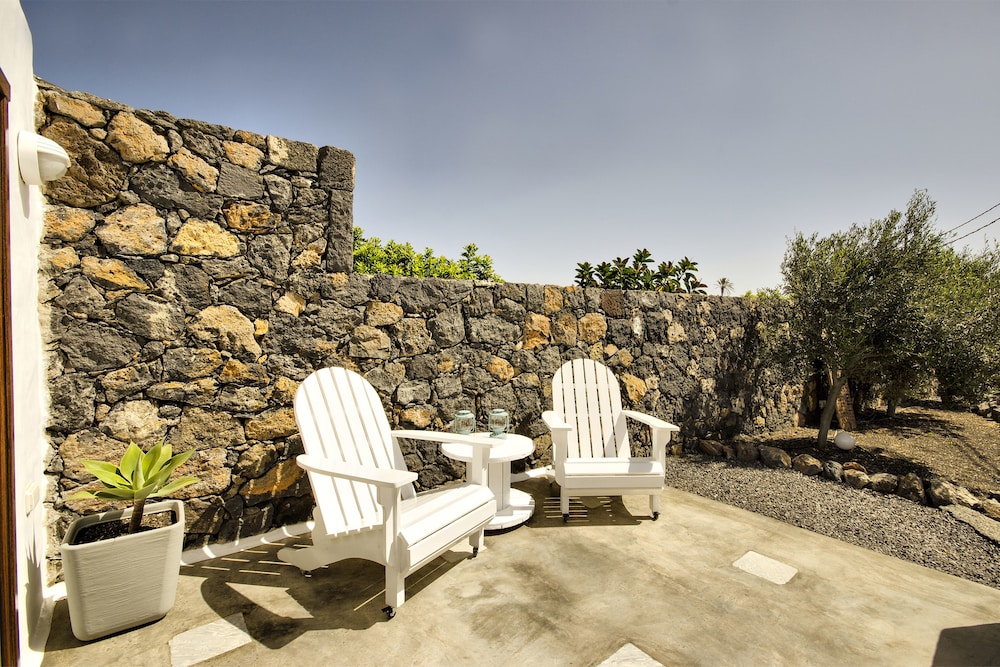 Eco Living Olivos76 — 4-Star Luxury Hotel in Tias, Spain