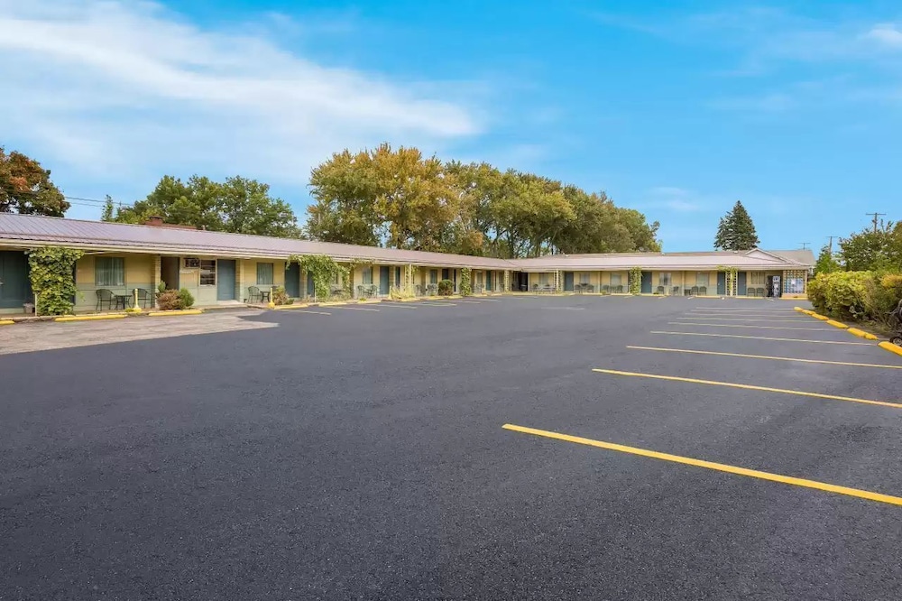 Presque Isle Motel - photo 17