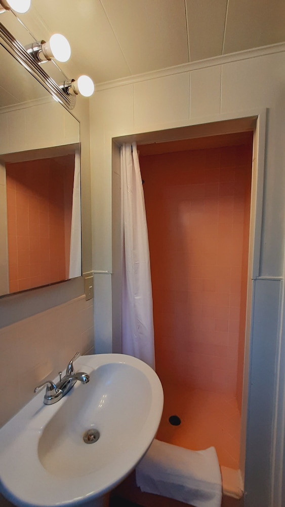 Sherwood Arms Motel - photo 44