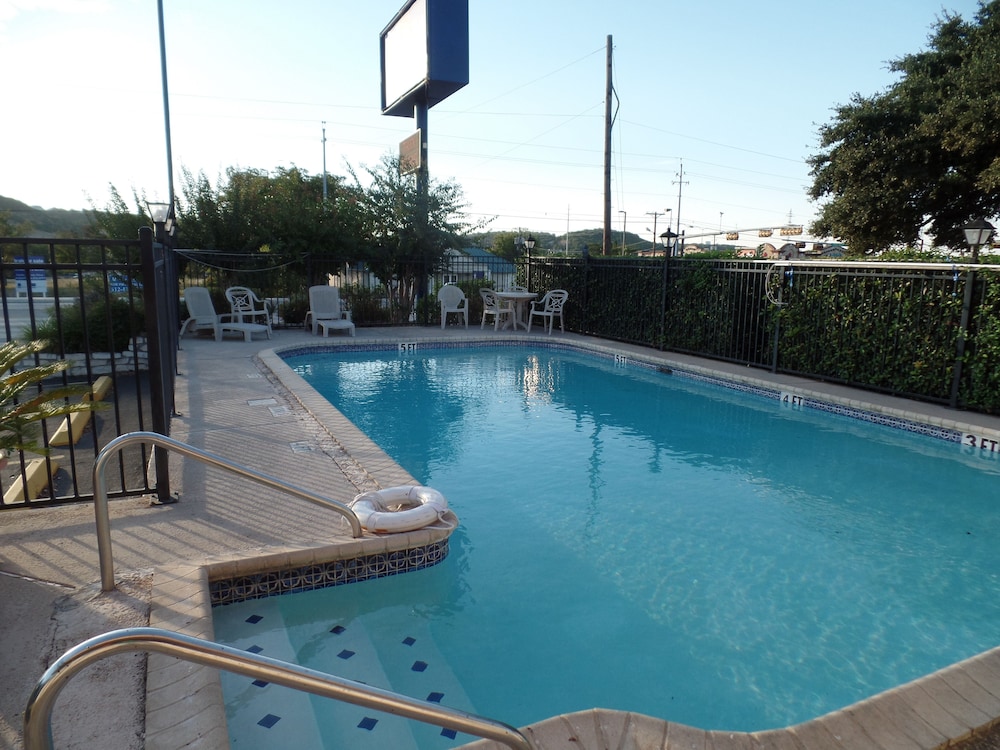 LoneStar Inn - photo 15