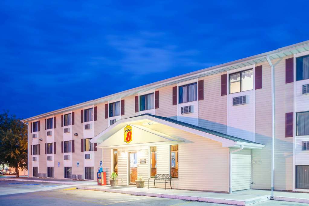 Super 8 by Wyndham Burlington - featured photo