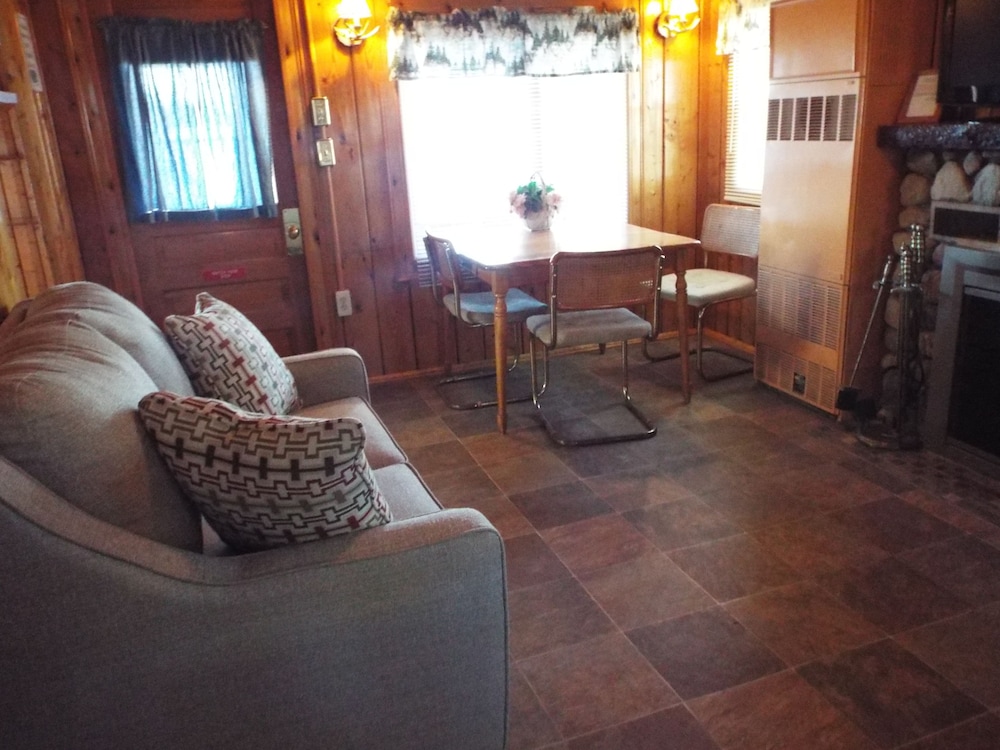 Crooked Lake Resort Cabin 4 - photo 8