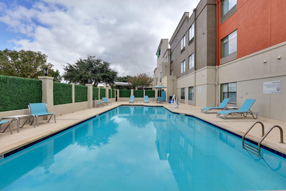 Holiday Inn Express & Suites Round Rock - photo 16