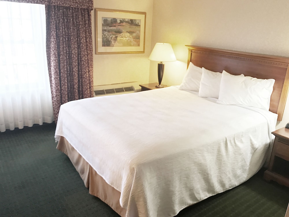 White River Inn and Suites - photo 38