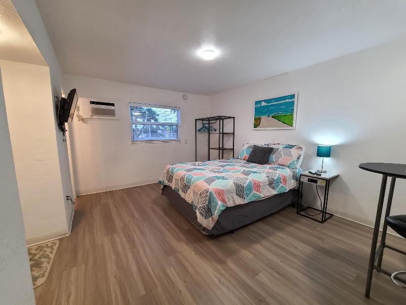 Sun Island Motel - photo 32