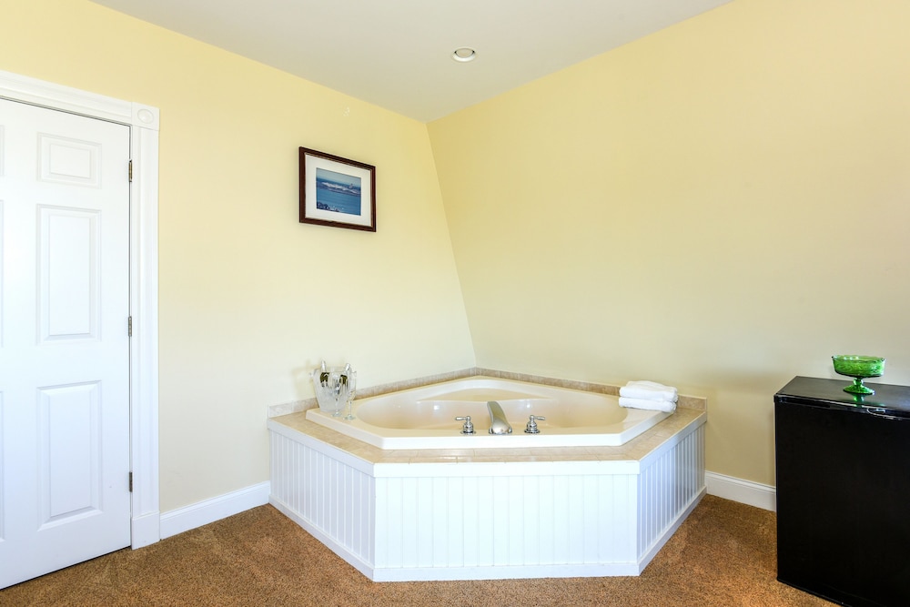 Payne's Harbor View Inn - photo 45