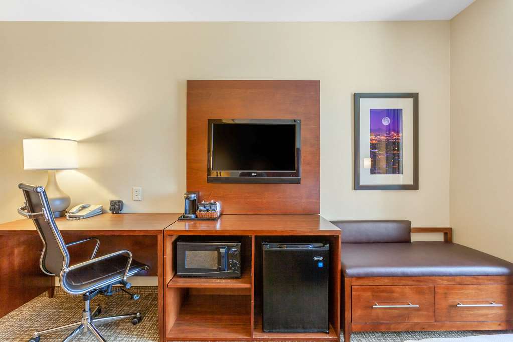 Comfort Suites Glendale State Farm Stadium Area - photo 10