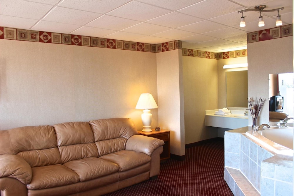 Regency Inn Richmond - photo 13