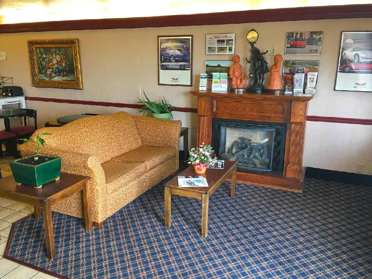 Country Hearth Inn & Suites Bowling Green - photo 10
