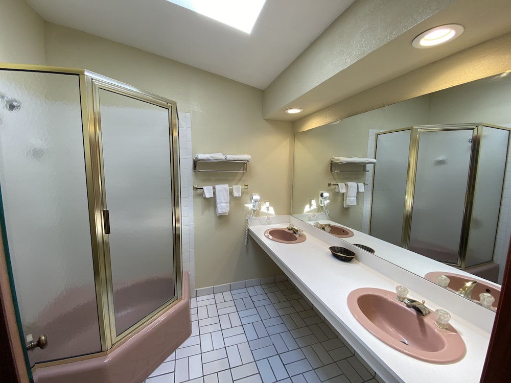 Campus Inn Motel - photo 10