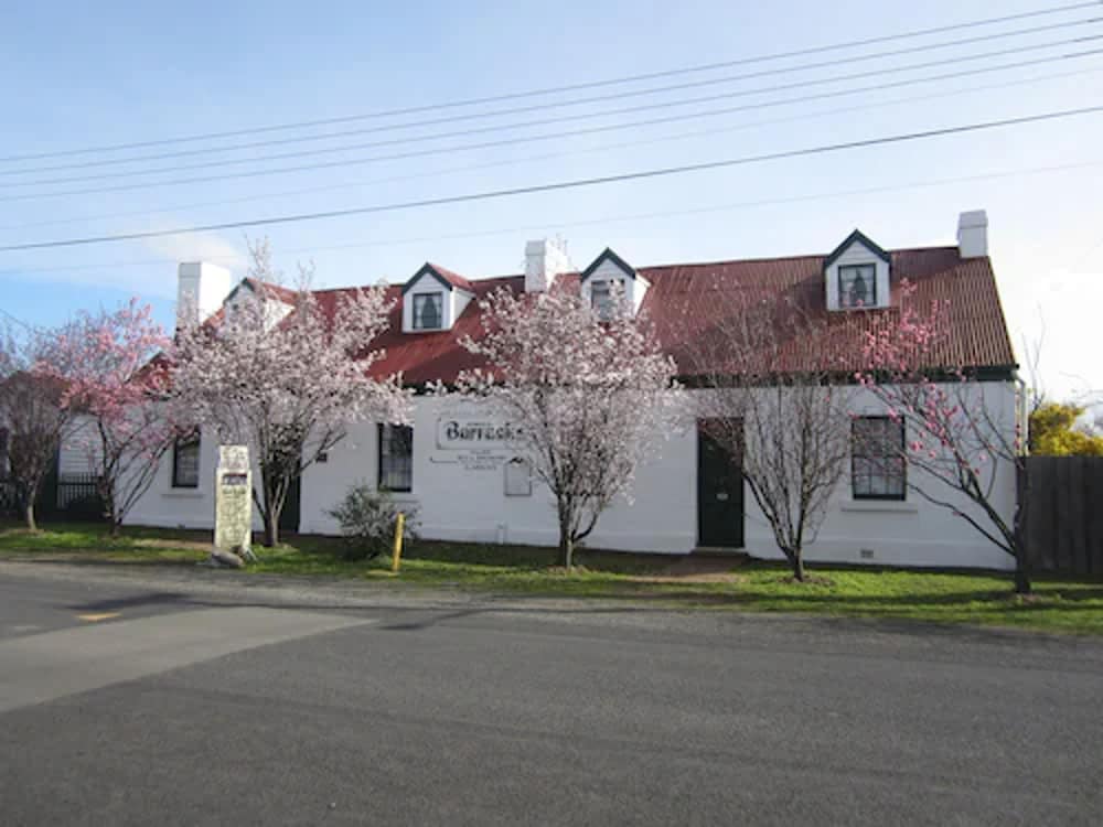Sorell Barracks - carbon neutral hotel in Sorell