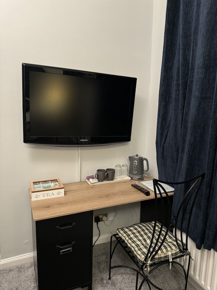 Windsor wine & dine — hotel in Chertsey