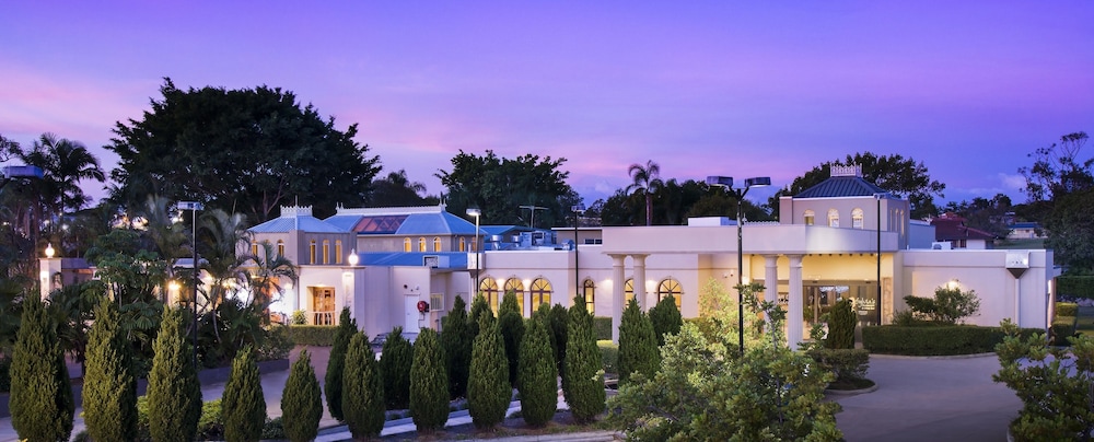 Shangri La Gardens — 4-Star Luxury Hotel in Wynnum West, Australia