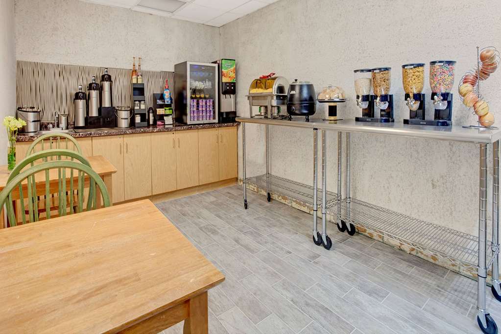 Microtel Inn & Suites by Wyndham Stockbridge Atlanta I 75 - photo 50
