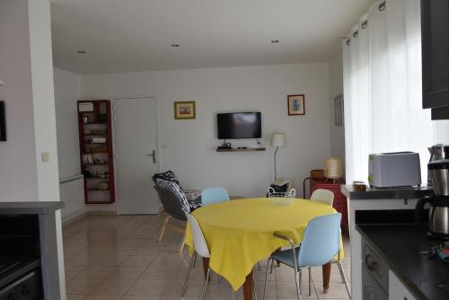 Maison Douillette a 600m de la Plage in Saint-Michel-Chef-Chef, France