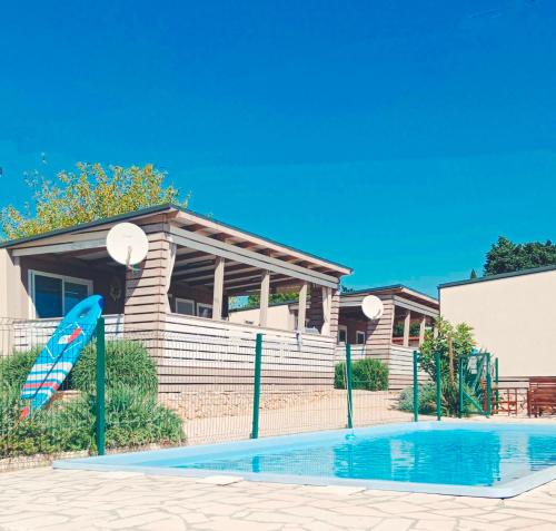 Mobilehome Mali No 2 — 4-Star Luxury Hotel in Pakostane, Croatia