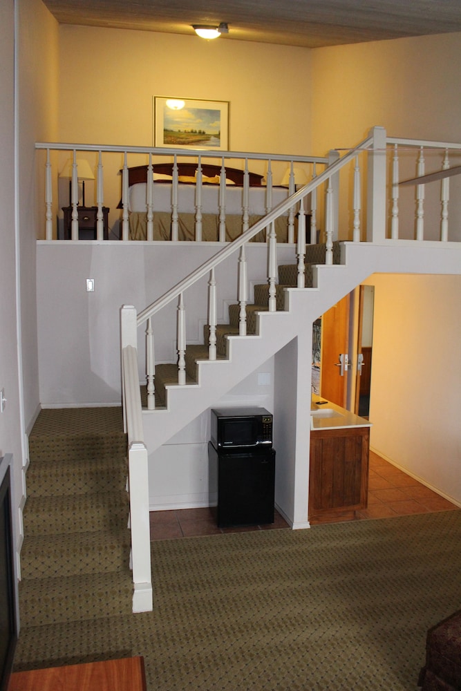 Inn of the Hills Resort and Conference Center - photo 8