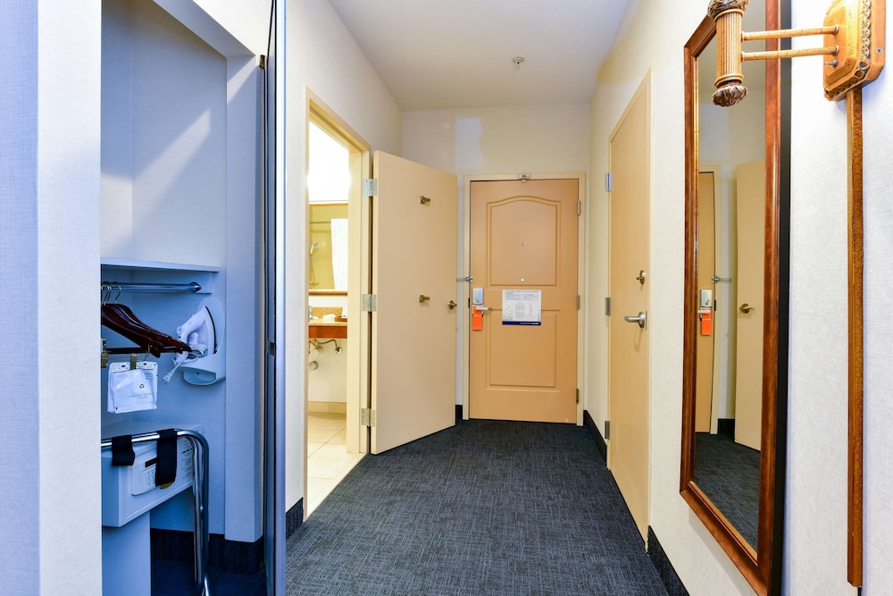 Hampton Inn & Suites Pittsburg CA - photo 23