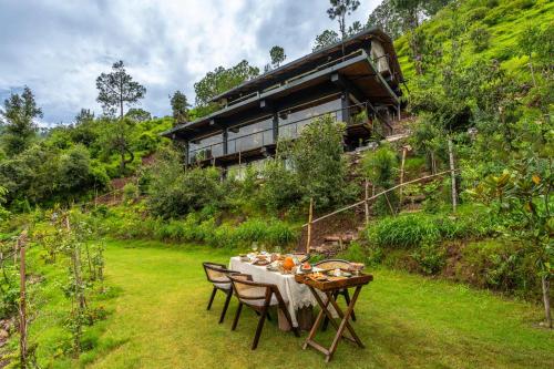 StayVista at Leopards Creek A 4BR Pool Villa with Pool Table — 5-Star Luxury Hotel in Solan, India