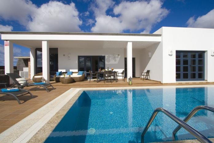 Villa Mamma Mia — 4-Star Luxury Hotel in Playa Blanca, Spain