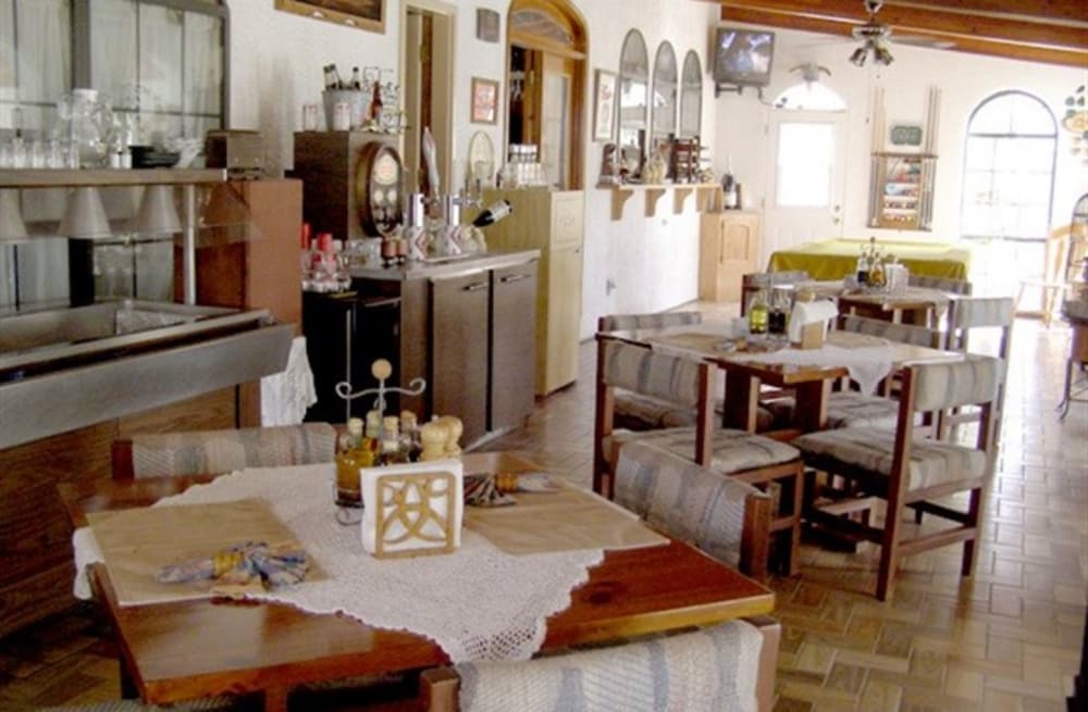 Tavares Inn - photo 17